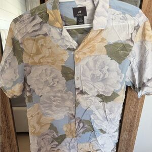 H&M Men's Floral Shirt - Blue, Green, and Cream